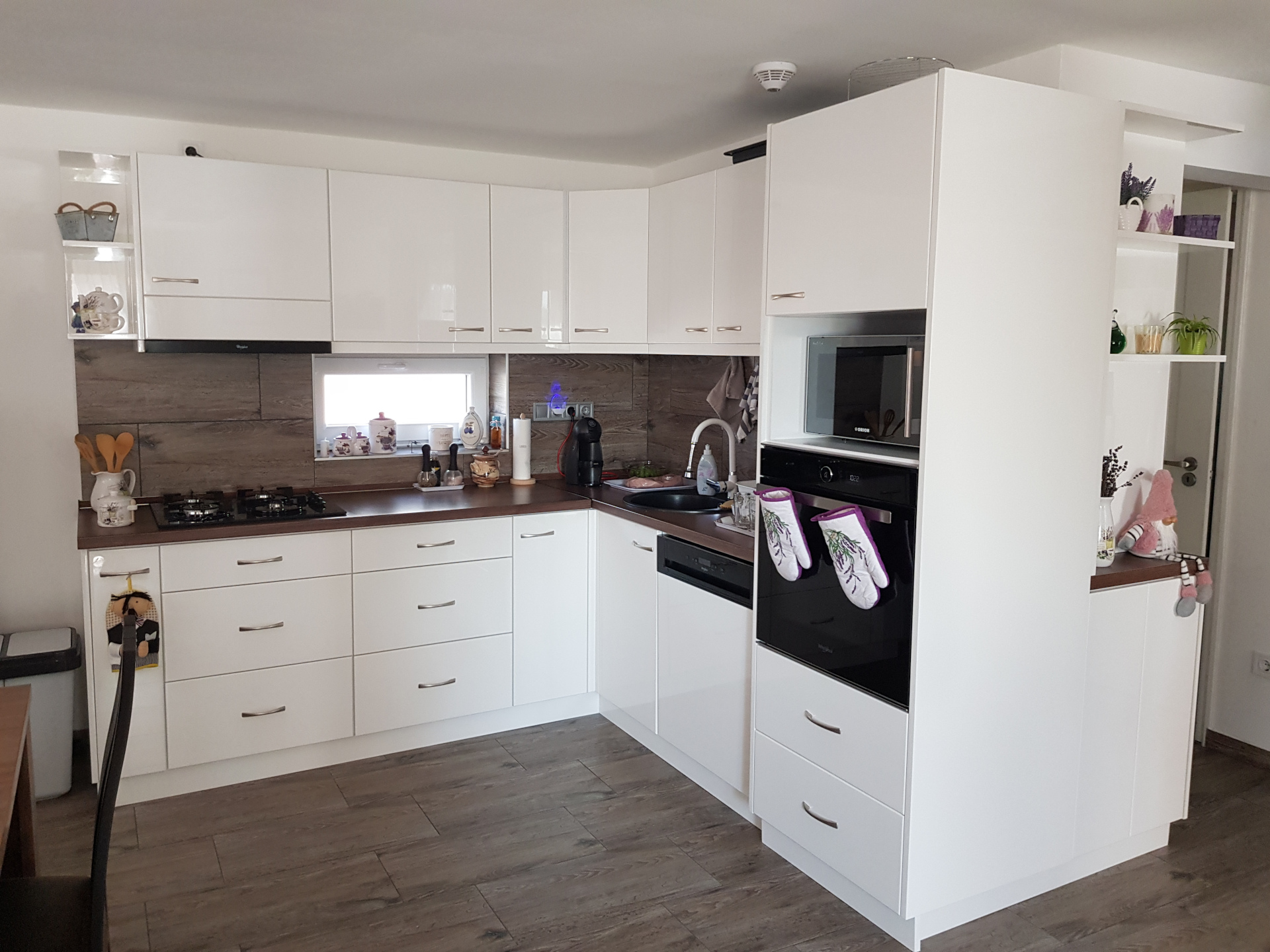 BútorSzerelőTeam – Profi Bútor Összeszerelés & Egyedi Bútor Gyártás Gyártás